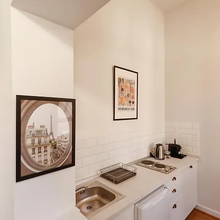 Savoya Flat In The Center *