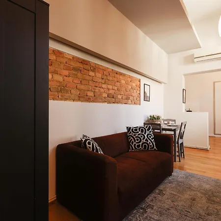 Savoya Flat In The Center *