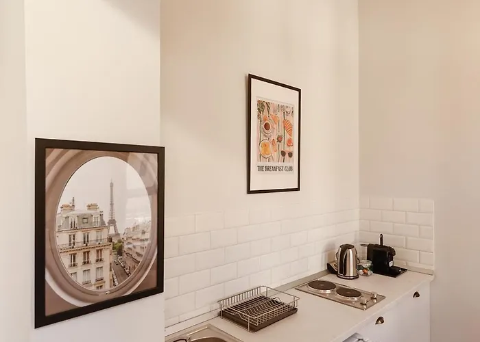 Savoya Flat In The Center *