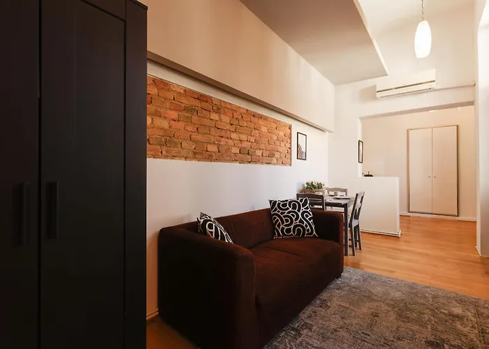 Savoya Flat In The Center *