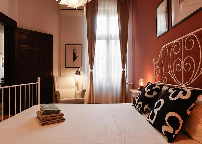 Savoya Flat In The Center *